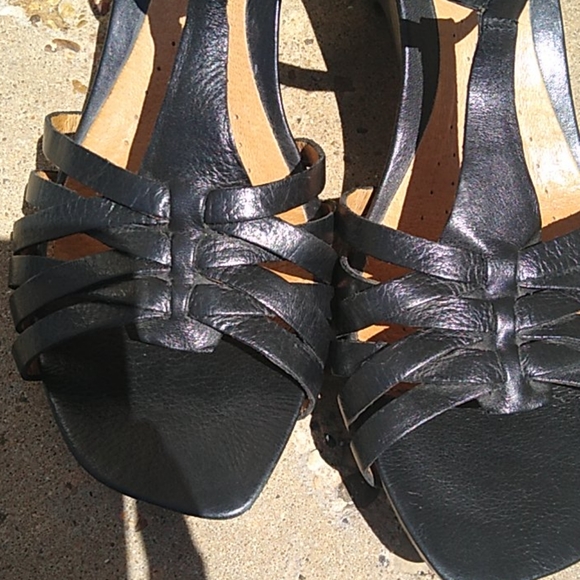 CLARKS Artisan Sandals - Picture 3 of 7